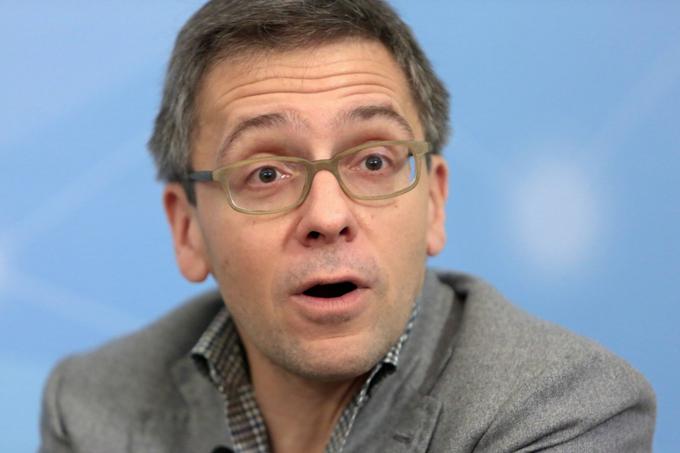 Ian Bremmer se je v zelo podobni situaciji kot zdaj znašel leta 2017, ko je v svojem tedenskem političnem poročilu razkril drugo srečanje med Vladimirjem Putinom in takratnim ameriškim predsednikom Donaldom Trumpom. Trump je to zanikal in Bremmerja obtožil, da širi lažne novice, toda v Beli hiši so na tiskovni konferenci kasneje priznali, da je do srečanja med Putinom in Trumpom, o katerem je pisal Bremmer, res prišlo. | Foto: AP / Guliverimage