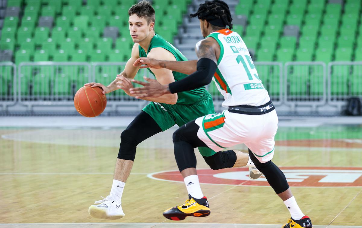 Cedevita Olimpija - Krka | Košarkarji Krke za so za konec drugega dela ugnali Helios in si zagotovili drugo mesto. V četrtfinalu jih čaka Šentjur. Cedevita Olimpija se bo udarila s Hopsi. | Foto Vid Ponikvar