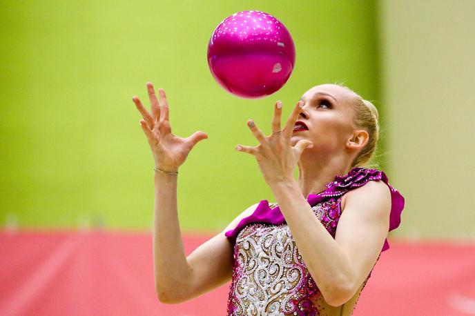 Aleksandra Podgoršek | Aleksandra Podgoršek je drugi dan državnega prvenstva v ritmični gimnastiki slavila s trakom, kiji, žogo in obročem. | Foto Matic Klanšek Velej/Sportida