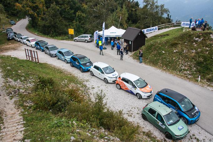 Priložnost za promocijsko elektromobilnosti so tudi tako imenovani eko reliji, kjer je poudarek na točnostnih preizkusih. Take relije organizira tudi FIA, minuli konec tedna je na taki pozivni prireditvi v Novi Gorici sodelovala tudi naša ekipa. Novogoriški ekološki reli bi lahko bil v prihodnjih letih uvrščen tudi v FIA svetovno prvenstvo tovrstnih prireditev, kjer je najbolj znan dogodek v Monte Carlu. | Foto: Miloš Ferfolja