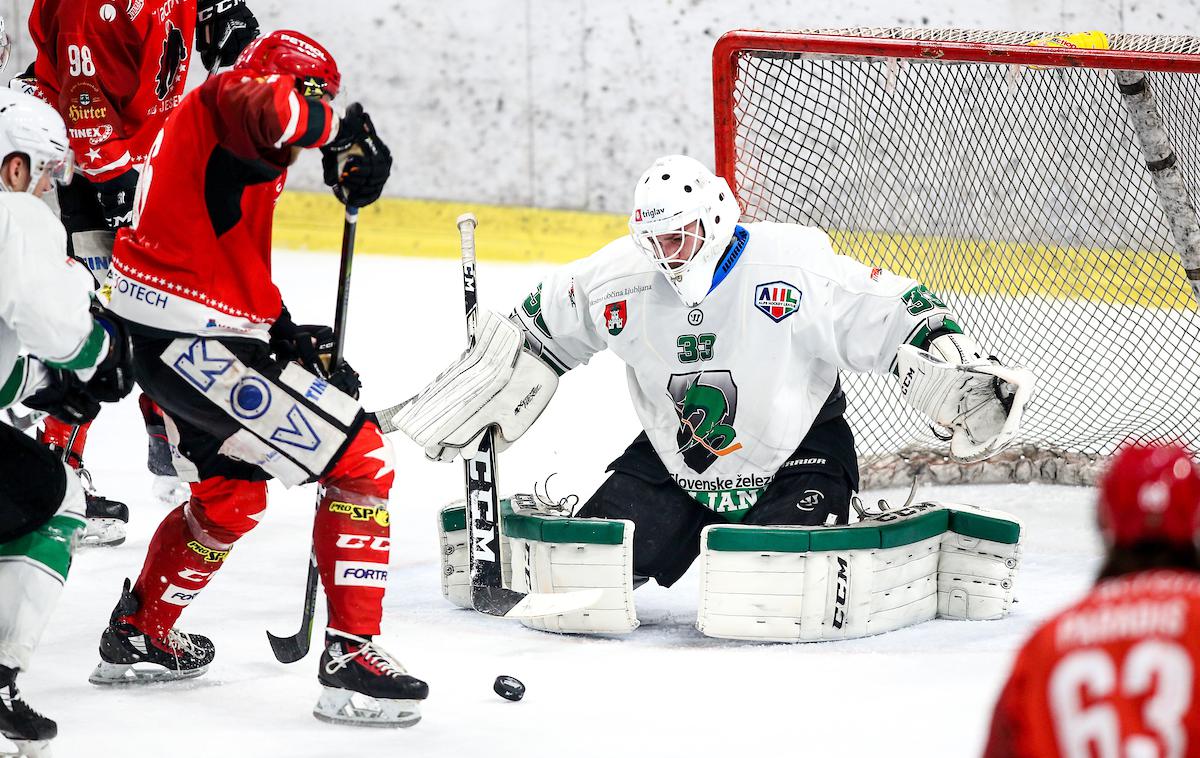 HK SŽ Olimpija - HDD Sij Acroni Jesenice, finale DP, druga tekma | Hokejisti HK SŽ Olimpija so v četrtek na drugi finalni tekmi izničili prednost dveh jeseniških zadetkov in se razveselili trojne krone - osvojili so pokalni, alpski in državni naslov. | Foto Matic Klanšek Velej/Sportida