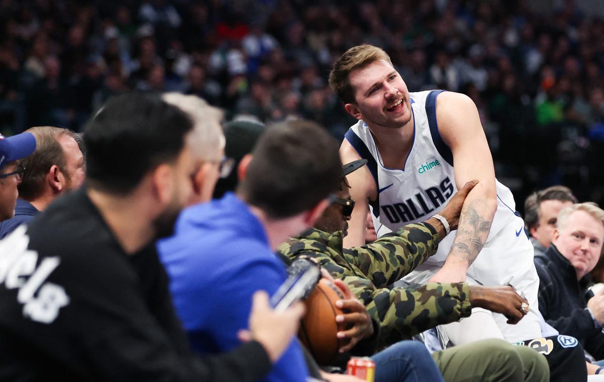 Luka Dončić | Luka Dončić je ob metu 1/8 za tri in 4/8 za dve dosegel 18 točk. | Foto Reuters