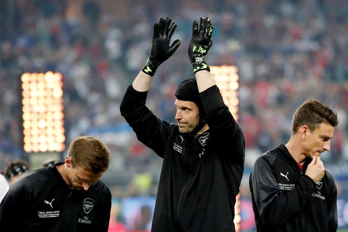 Petr Čech | Petr Čech se iz nogometnih zelenic seli pred hokejski gol. | Foto Reuters