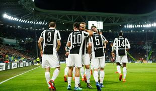 Juventus dobil derbi in pobegnil Napoliju