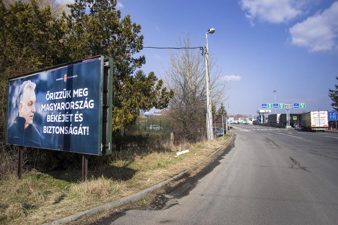 Po ruskem napadu na Ukrajino je dal Orban natisniti nove predvolilne plakate, na katerih madžarskim volivcem obljublja, da bo zaščitil mir in varnost Madžarske.  | Foto: Guliverimage/Vladimir Fedorenko