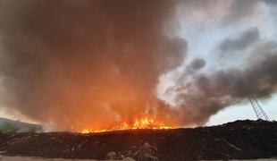 V Rušah zagorelo na deponiji: požar so pogasili, nevarnosti ni več #foto #video