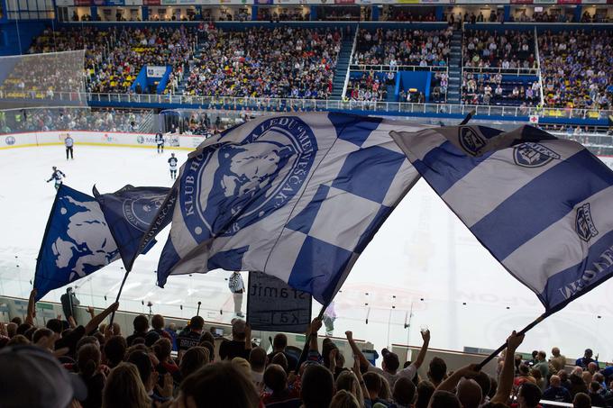 Medveščak, ki je v ligi EBEL pred sezono zamenjal Olimpijo, ima največ gledalcev v razširjenem avstrijskem prvenstvu. Njihove tekme si ogleda v povprečju skoraj 5.000 gledalcev. Z vrnitvijo Medveščaka je EBEL po obisku spet na sedmem mestu. | Foto: Matic Klanšek Velej/Sportida