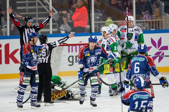 Olimpija in Medveščak sta pred leti skupaj igrala v ligi EBEL. Vodstvo lige je Hrvatom za prihodnjo sezono prižgalo zeleno luč za vrnitev, Ljubljančanom pa naj bi prižgalo rdečo. | Foto: Matic Klanšek Velej/Sportida