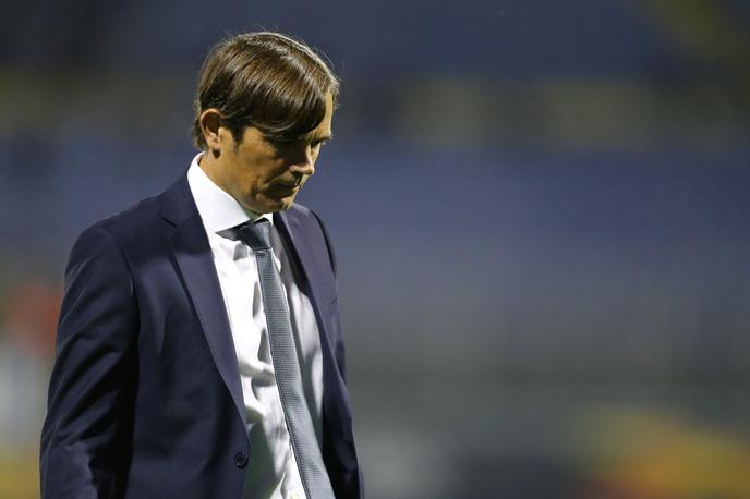 Philip Cocu | Philip Cocu s sklonjeno glavo zapušča klop Fenerbahčeja. | Foto Reuters