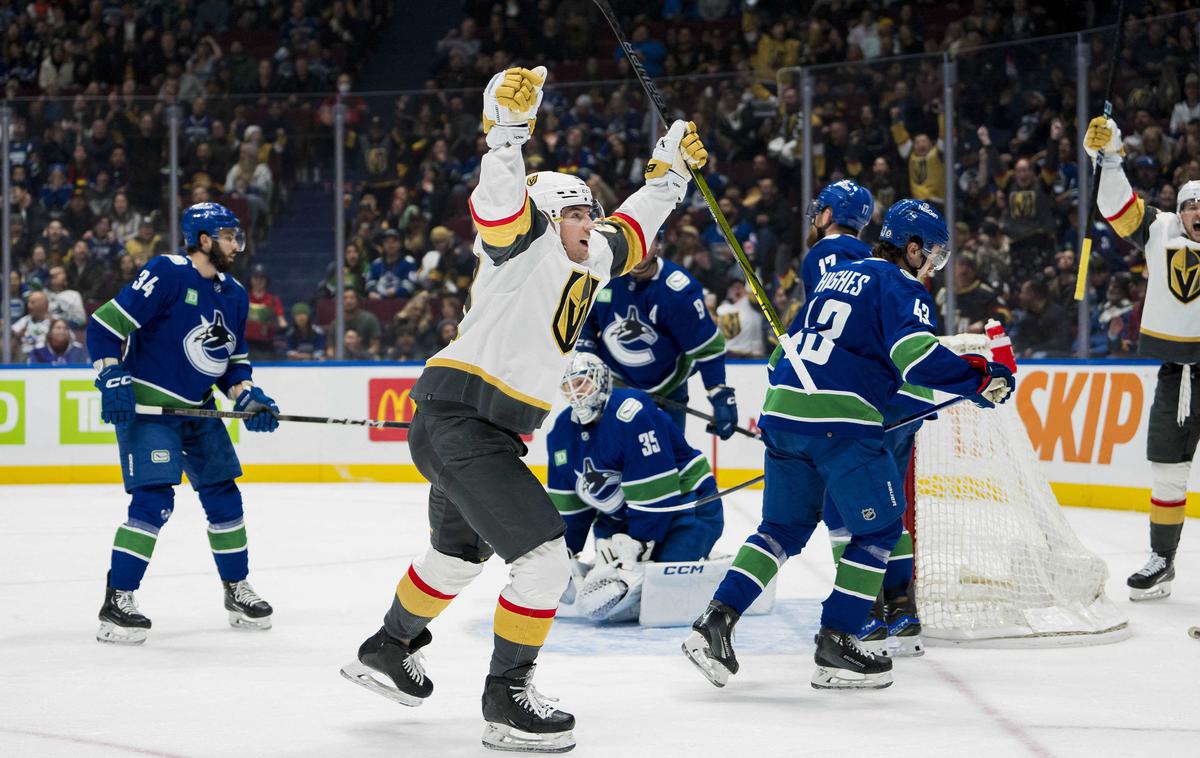 Vancouver Canucks : Vegas Golden Knights | Hokejisti vodilne ekipe lige iz Vegasa so na derbiju večera s 4:1 premagali Vancouver in končali niz porazov. | Foto Reuters