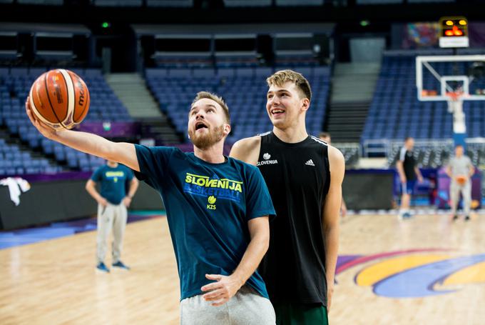 Tomaž Uršič in Luka Dončić. | Foto: Vid Ponikvar