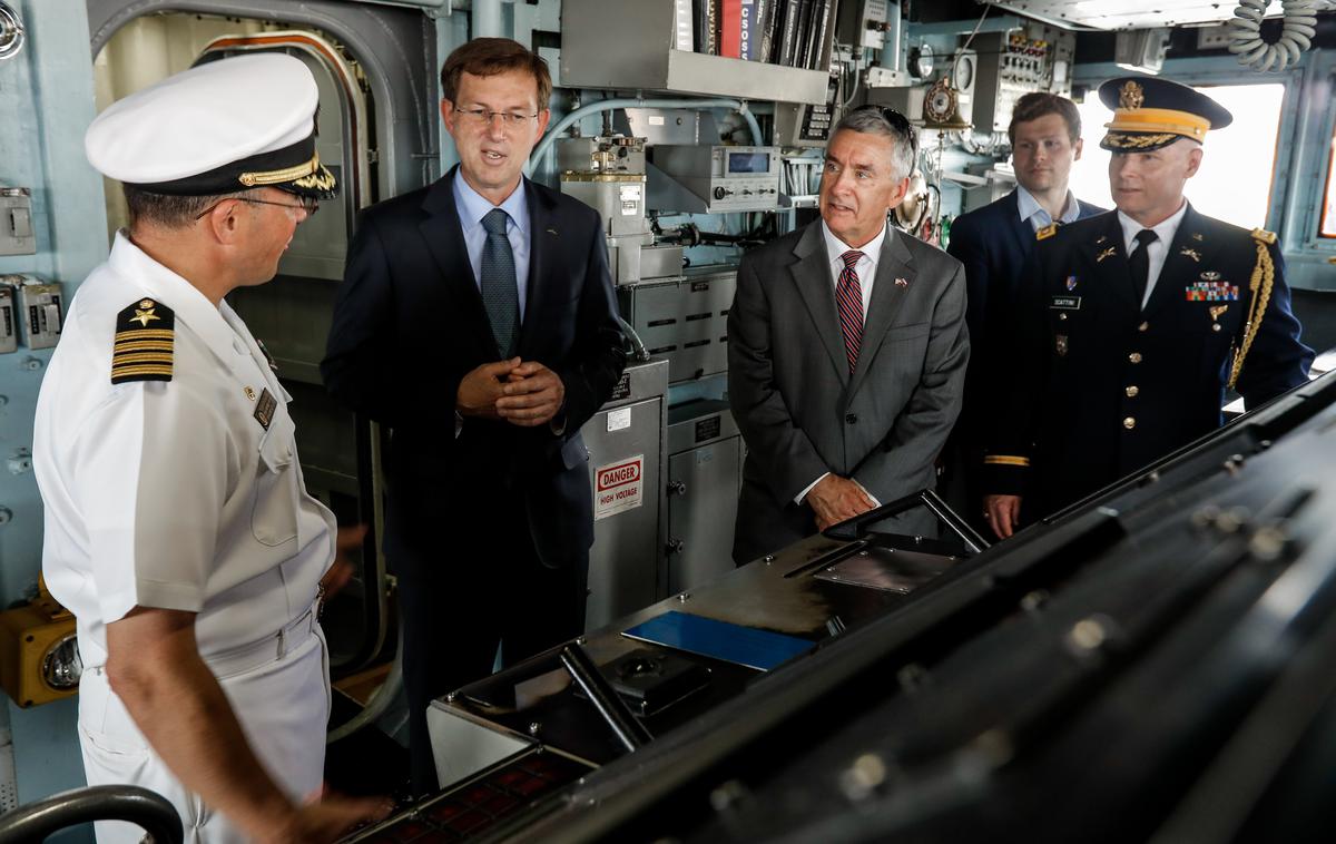 Miro Cerar, ameriška križarka, USS Monterey