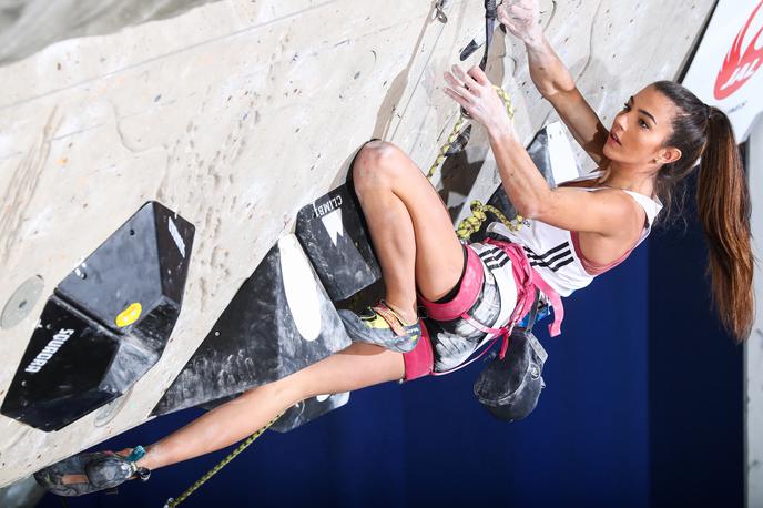 Lučka Rakovec Kranj | Prihajajoči konec tedna bo v Toulousu v Franciji na sporedu zadnja kvalifikacijska tekma v športnem plezanju za uvrstitev na olimpijske igre v Tokiu. V Francijo potujejo štirje Slovenci, poleg Lučke Rakovec (na fotografiji) še Mia Krampl, Anže Peharc in Jernej Kruder. | Foto Stanko Gruden, STA