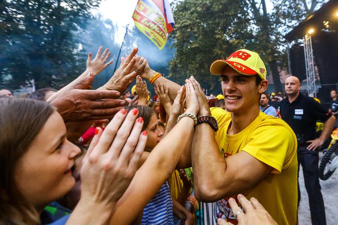 Zaščitni znak Tima Gajserja je številka 243 in rdeče-rumena barvna kombinacija, ki označuje sonce in ljubezen. | Foto: Grega Valančič/Sportida