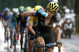 Geraint Thomas treščil v telefonski drog in zgrmel v prepad (video)