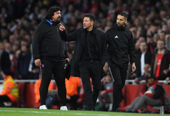 Diego Simeone je moral na tribune že po 12 minutah. Vodenje je prevzel njegov pomočnik German Burgos. | Foto: Guliverimage/Getty Images