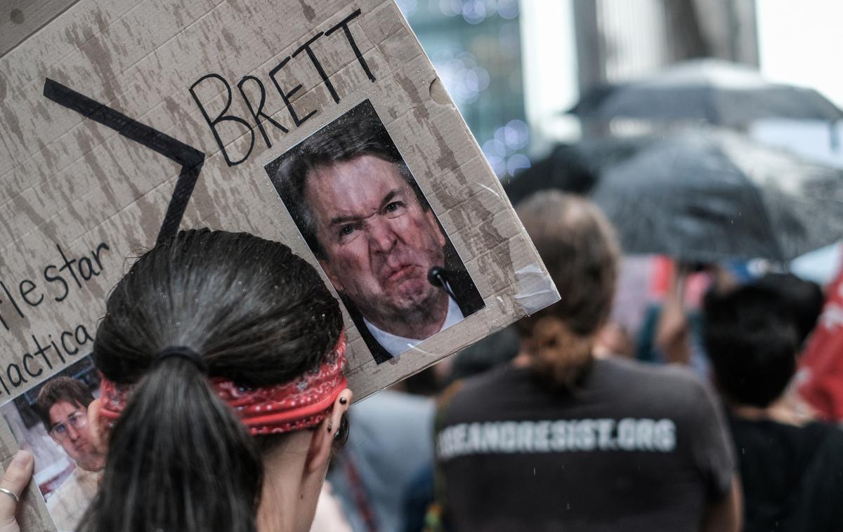 protesti ZDA | Kongresna policija je v senatni zgradbi Hart aretirala več kot 300 ljudi, med njimi igralki Amy Schumer in Emily Ratajkowski. | Foto Reuters