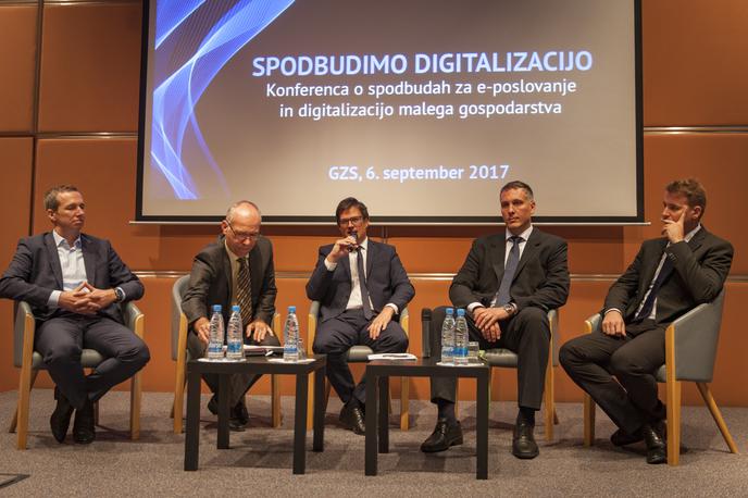 Okrogla miza Spodbudimo digitalizacijo | Foto Bojan Puhek