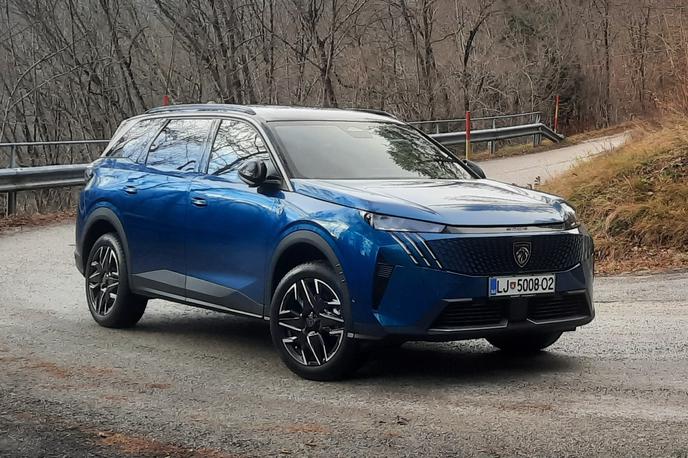 Peugeot 5008 | Matrix LED-žarometa, dnevne luči, zračne odprtine … celoten sprednji del peugeota 5008 je enak modelu 3008.  | Foto Aleš Črnivec