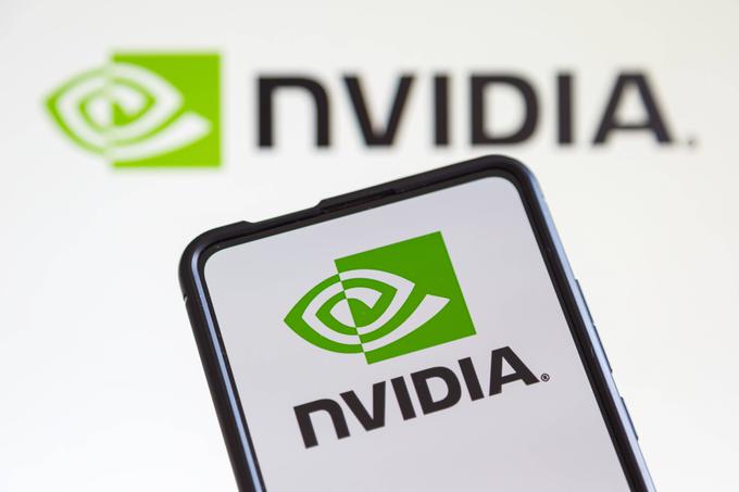 Zaradi razmaha umetne inteligence, ki ga je sprožil ChatGPT konec leta 2022, je Nvidia postala ena najvrednejših družb na svetu. Zaradi DeepSeeka pa so delnice Nvidie v ponedeljkovem trgovanju na Wall Streetu strmoglavile za 17 odstotkov. | Foto: Guliverimage