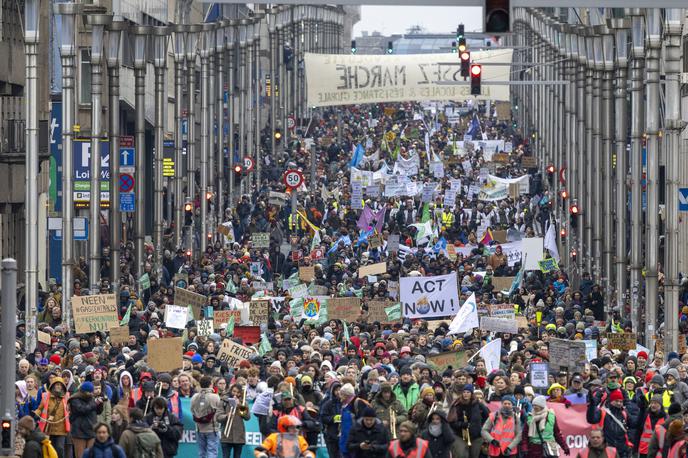 Bruselj, shod za podnebje | Po navedbah organizatorjev se je shoda udeležilo 25 tisoč ljudi, policija pa je ocenila, da se je zbralo približno 20 tisoč protestnikov. | Foto Reuters