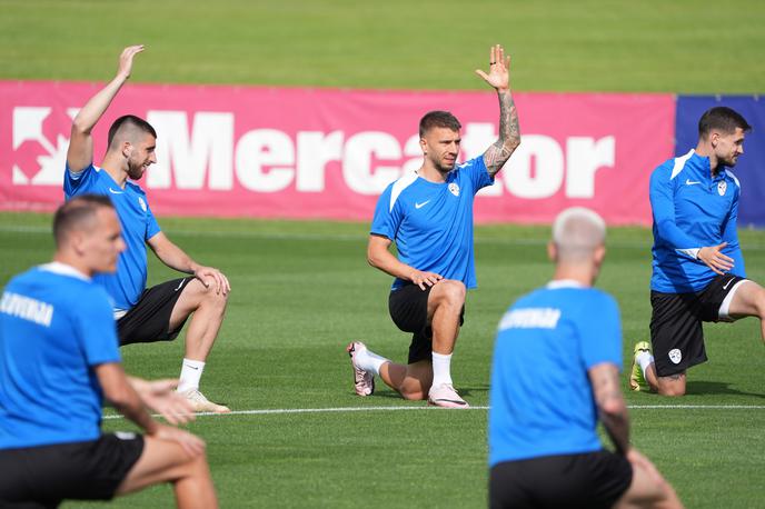 trening slovenske nogometne reprezentance Jan Mlakar | Jan Mlakar in kolegi od srede trenirajo na Brdu pri Kranju. | Foto www.alesfevzer.com