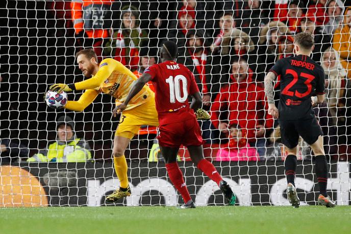 Jan Oblak vs Liverpool | So navijači Jana Oblaka in madridskega Atletica v Liverpoolu raznesli novi koronavirus? | Foto Reuters