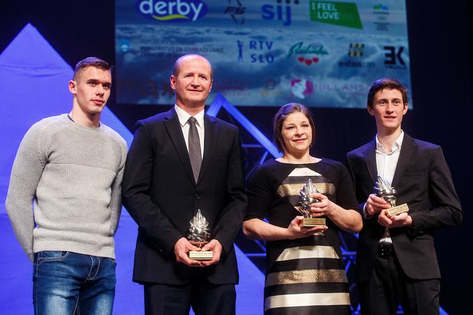 Najboljša slovenska športnika leta 2016 sta Tina Trstenjak in Peter Prevc, najboljša ekipa pa članska hokejska reprezentanca, za katero sta nagrado sprejela njen selektor Nik Zupančič in njen najmlajši član Nik Pem. | Foto: Grega Valančič/Sportida