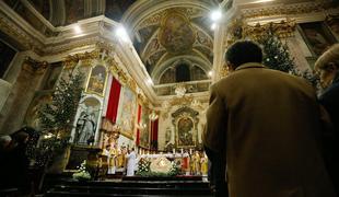 Ob božiču v cerkvah po državi številna praznična bogoslužja (foto)