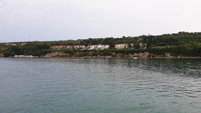 S plovki je označen tudi del plaže ob Debelem rtiču. | Foto: Metka Prezelj