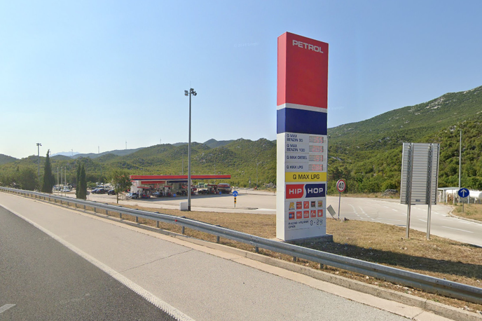 Počivališče Mosor Jug, Petrol | Počivališče Mosor Jug ob hrvaški avtocesti A1  | Foto Google Zemljevidi