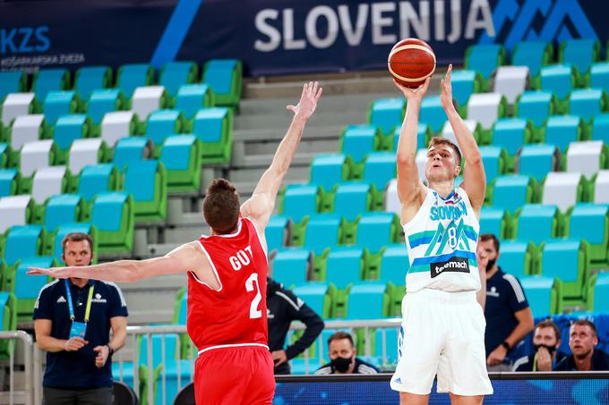 Edo Murić je vesel, da so s fanti pokazali karakter. | Foto: Vid Ponikvar/Sportida