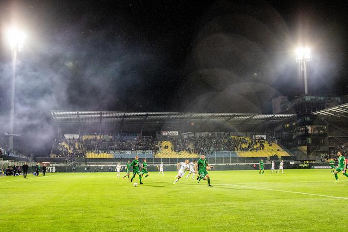 Večna rivala sta se nazadnje v finalu pokala v Celju pomerila leta 2019. Z 2:1 so zmagali zmaji. | Foto: Matic Ritonja/Sportida