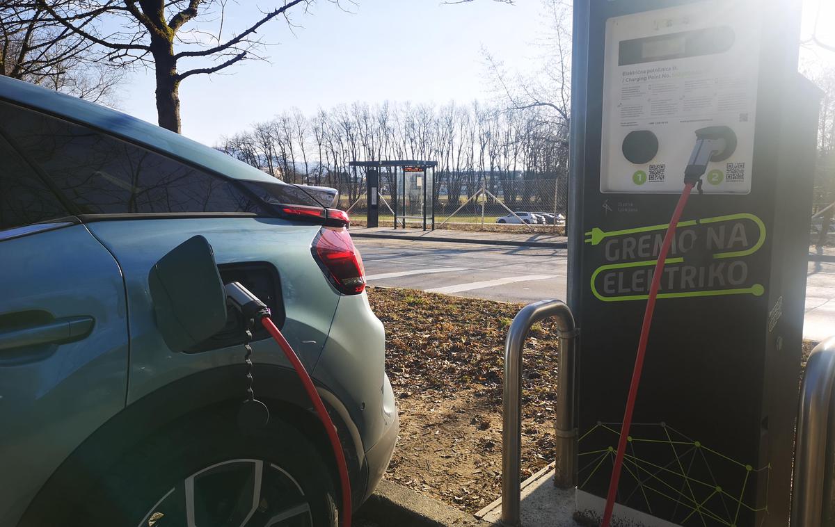 Citroen C4 električna polnilnica | Polnjenje ob ljubljanskih ulicah oziroma v sklopu sheme Gremo na elektriko se bo za nekatere uporabnike občutno podražilo. | Foto Gregor Pavšič