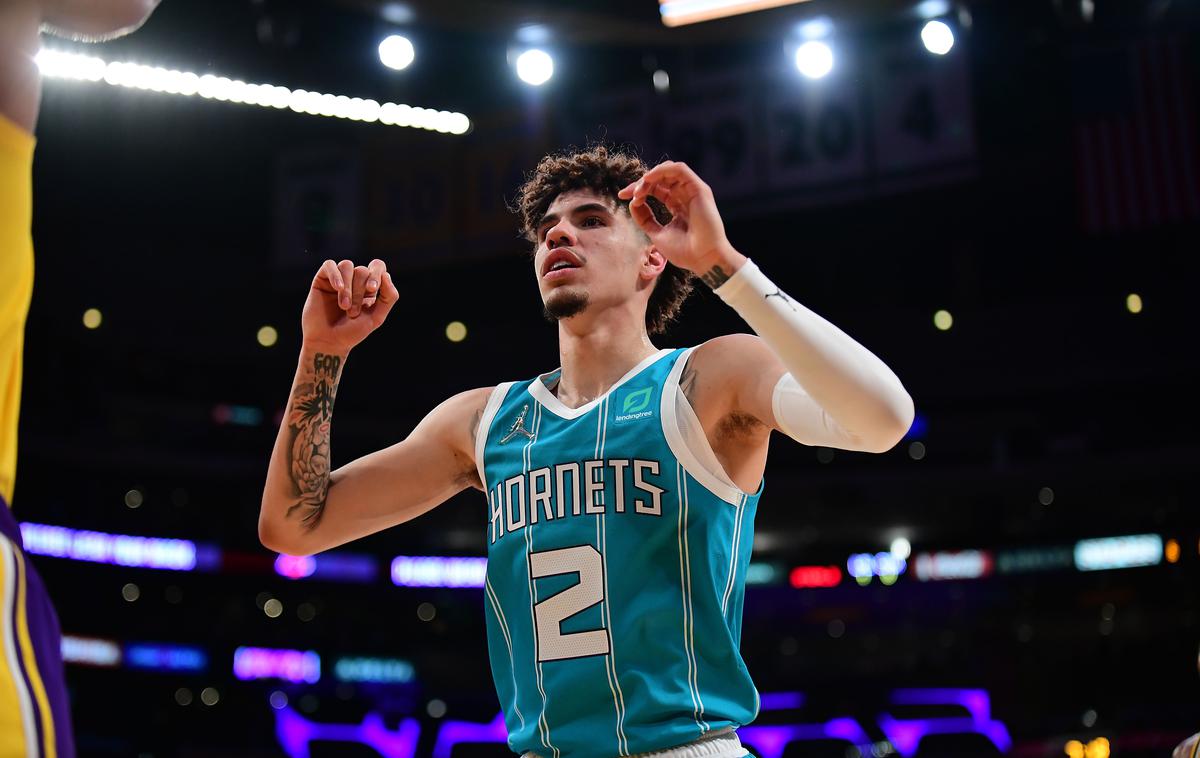 LaMelo Ball | LaMelo Ball, ki je bil v prejšnji sezoni izbran za novinca sezone, je najmlajši košarkar v zgodovini lige NBA, ki je na eni tekmi dosegel vsaj 25 točk, 15 skokov in 10 asistenc. | Foto Reuters