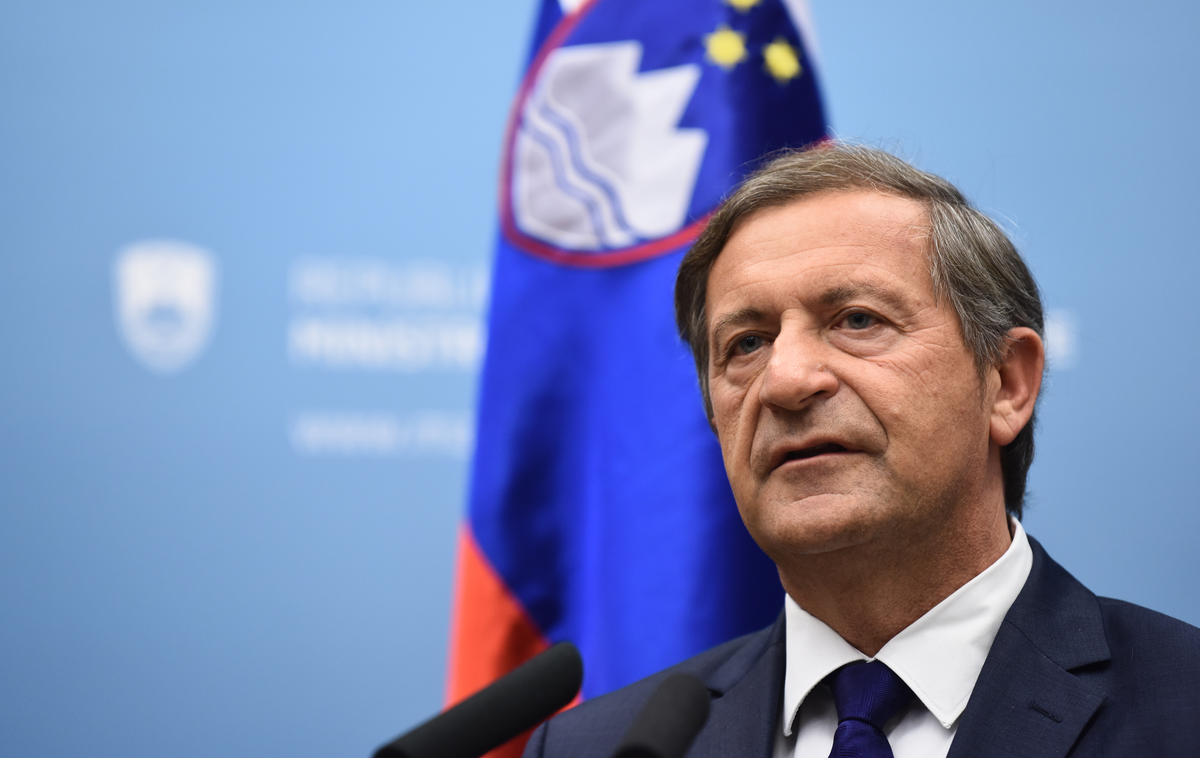 Karl Erjavec | Obrambni minister Karl Erjavec je poudaril, da preiskava kraje streliva v Leipzigu še nadaljuje. | Foto STA