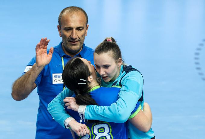 Slovenke so v petek z izjemno predstavo odprle svetovno prvenstvo. | Foto: Vid Ponikvar