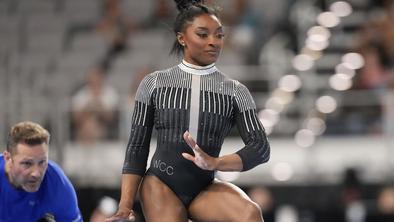 Simone Biles stopnjuje formo pred OI