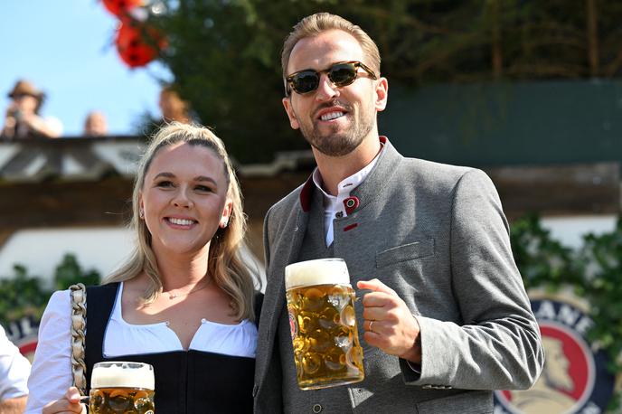 Harry Kane | Harry Kane z ženo uživa v vzdušju Oktoberfesta. | Foto Reuters