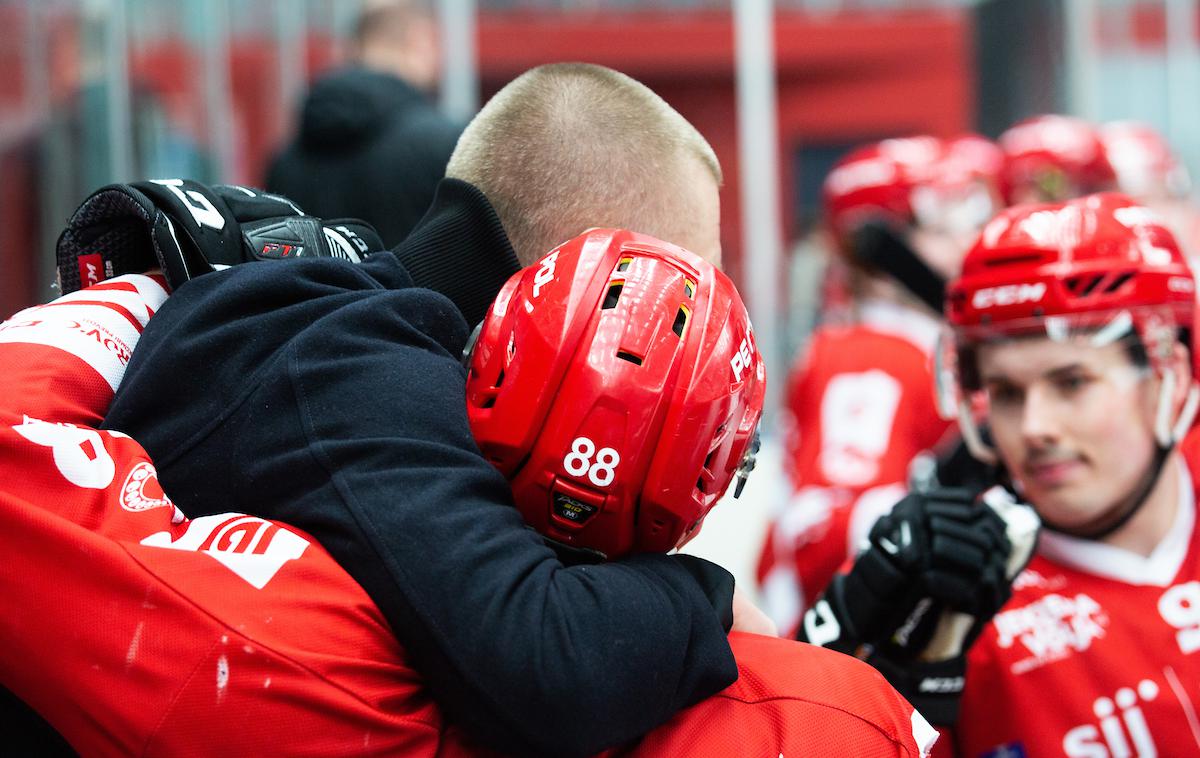 Jesenice - Olimpija | Trener Mitja Šivic bo tudi v prihodnji sezoni vodil mlajšo, energično ekipo, kot ji pravi. | Foto Peter Podobnik/Sportida