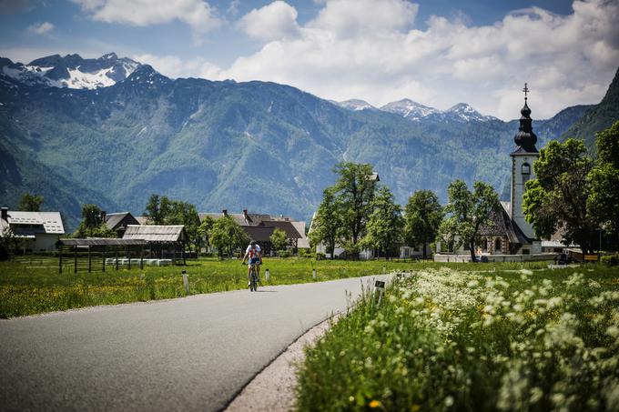 Pobežin med kolesarjenjem na Pokljuko čez Zgornjebohinjsko dolino. | Foto: Arhiv FreeApproved/Peter Podobnik