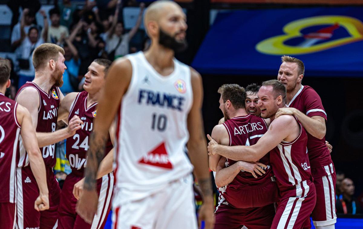 Francija : Latvija SP 2023 | Latvijci so premagali Francoze in jim zaprli vrata napredovanja. | Foto FIBA