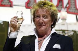 Rod Stewart letom navkljub na vrhu lestvice