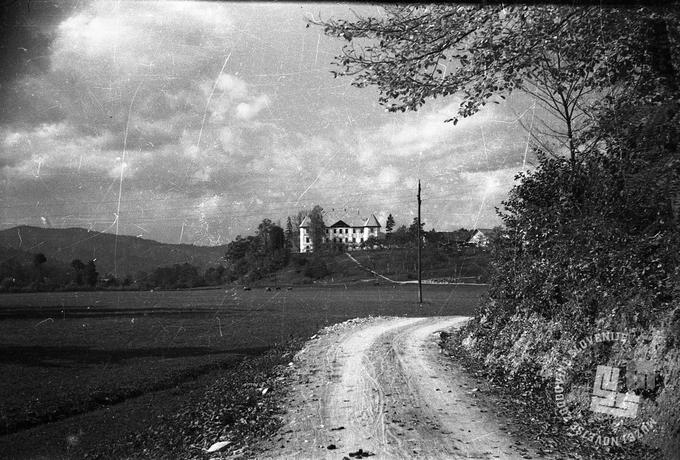 V arhivu Muzeja Novejše zgodovine Slovenije je pod gradom Bokalce iz leta 1947 zapisano: Državno in bodoča gospodarska fakulteta, Ljubljana, Bokalce, 20. oktober 1947. | Foto: Vlastja Simončič, hrani MNZS