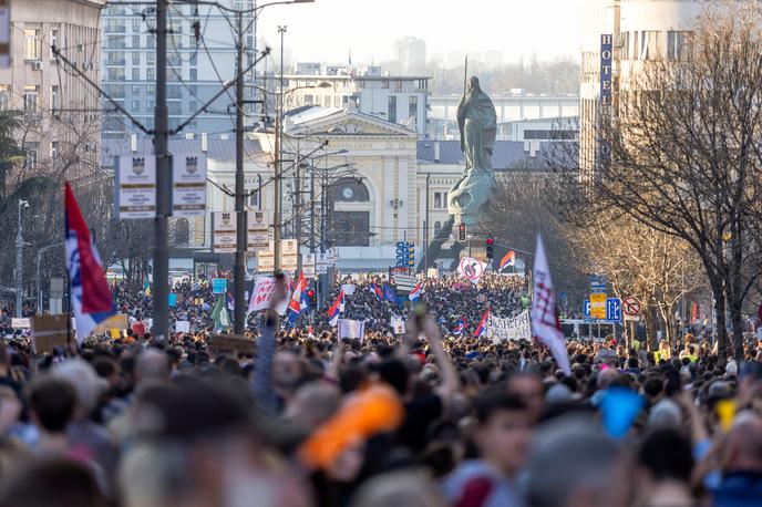 Beograd, protesti | Danes so v Beogradu in drugih srbskih mestih vnovič potekali množični protesti. Množica se je s 15-minutnim molkom poklonila 15 žrtvam zrušitve nadstrešnice na železniški postaji v Novem Sadu.  | Foto Reuters