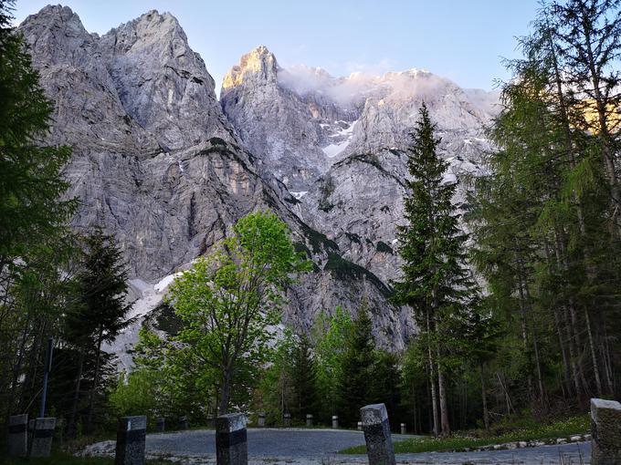 Od Kranjske Gore do Trente se cesta vije prek 50 ostrih ovinkov. V času med 1. in 2. svetovno vojno je bila na vrhu še državna meja. Cesto je leta 1915 gradilo okrog deset tisoč ruskih ujetnikov.  | Foto: Gregor Pavšič