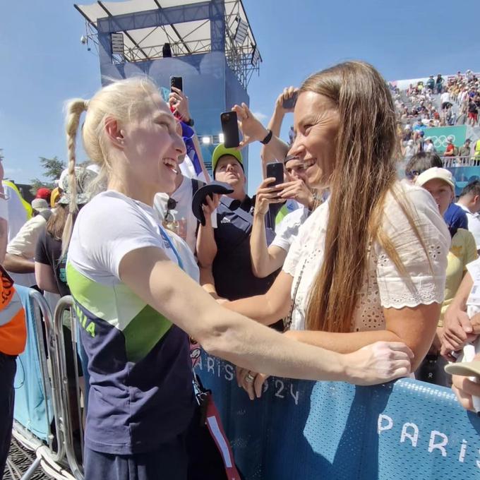 Janja Garnbret v pogovoru s Tino Maze. | Foto: OKS