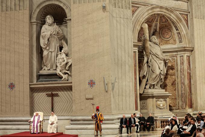 Po koncu drugega dela bodo udeleženci oblikovali končni dokument in ga posredovali papežu. Ta se bo nato lahko odločil, ali bo sklepe vključil v papeške dokumente. | Foto: Reuters