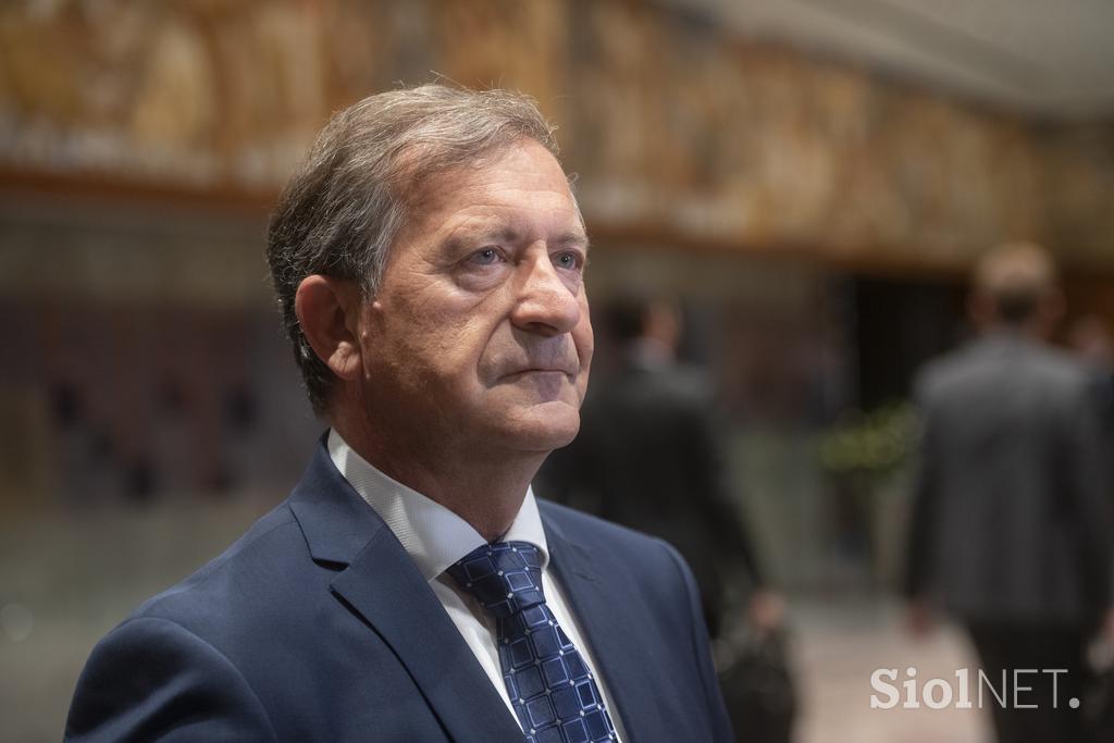 Interpelacija Karl Erjavec