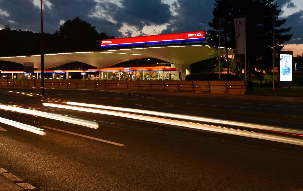 Petrol | Pogosta taktika prevarantov, ki v upanju, da bodo na limanice zvabili čim več ljudi, prirejajo lažne nagradne igre, je zloraba imen znanih in po mnenju potrošnikov načeloma zaupanja vrednih blagovnih znamk. | Foto STA